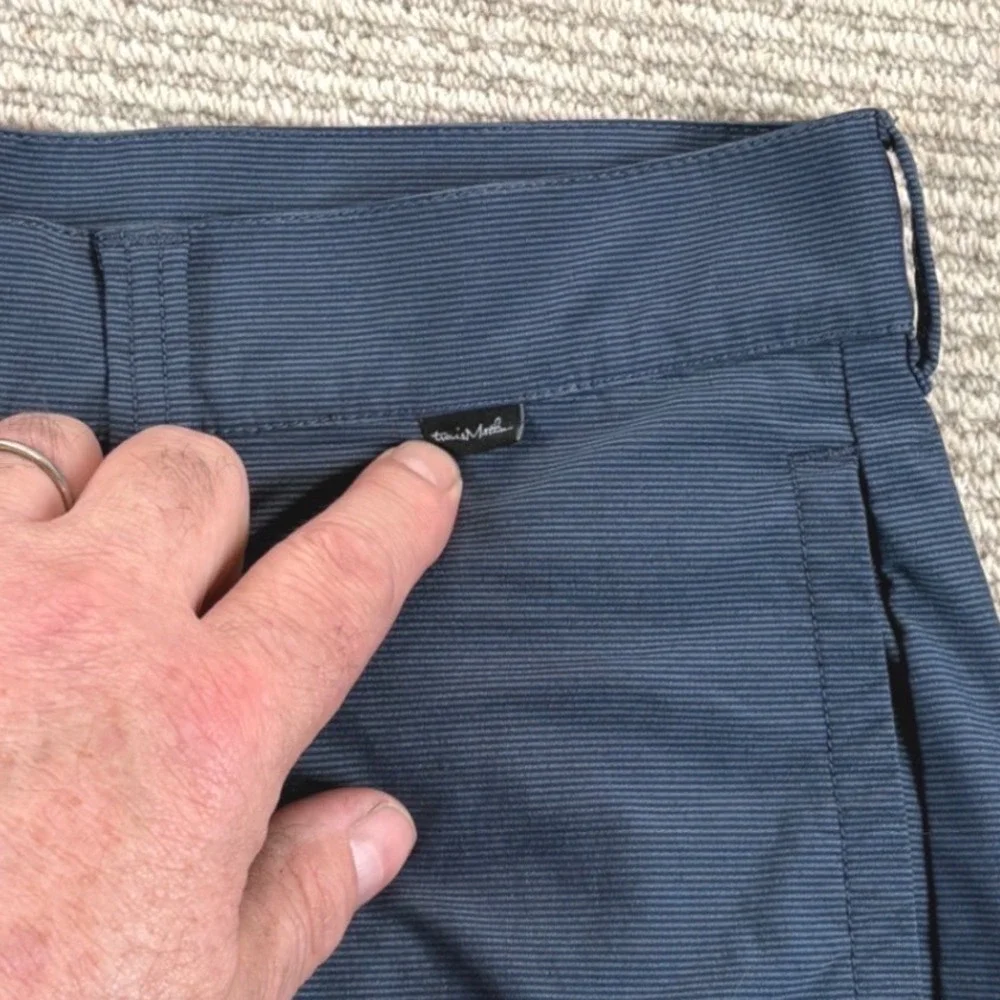 TravisMathew Golf Shorts Mens 34 Blue Micro Stripe Performance Athleisure Preppy